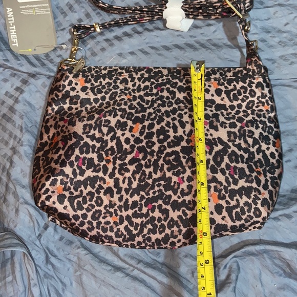 Travelon Anti-Theft Crossbody Bag and Coin Pouch in Leopard RFID Protection NWOT - Picture 4 of 12